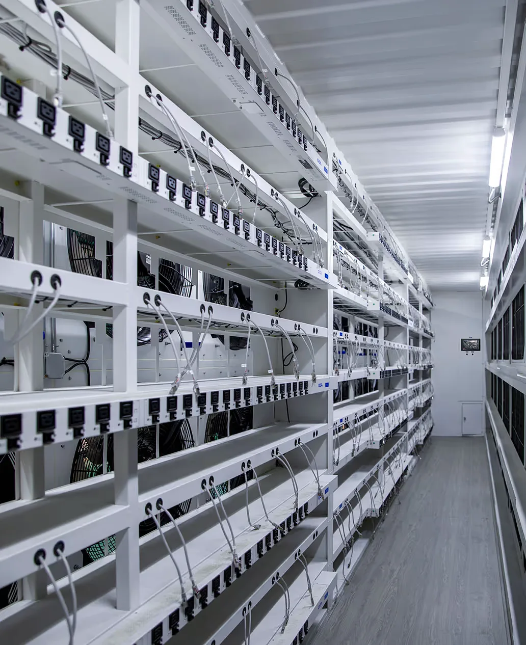 Inside view of a Giga Box Air